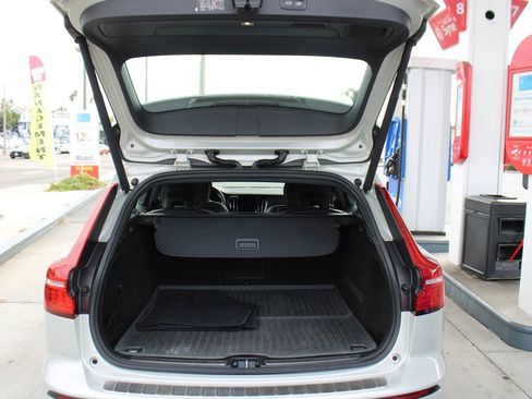 Used 2020 Volvo V60 T5 Momentum w/ Protection Package Premier image 42