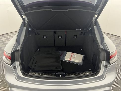 Certified 2025 Porsche Macan S AWD/4WD image 21