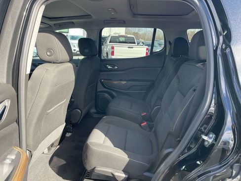 Used 2022 GMC Acadia SLE w/ Driver Convenience Package image 11