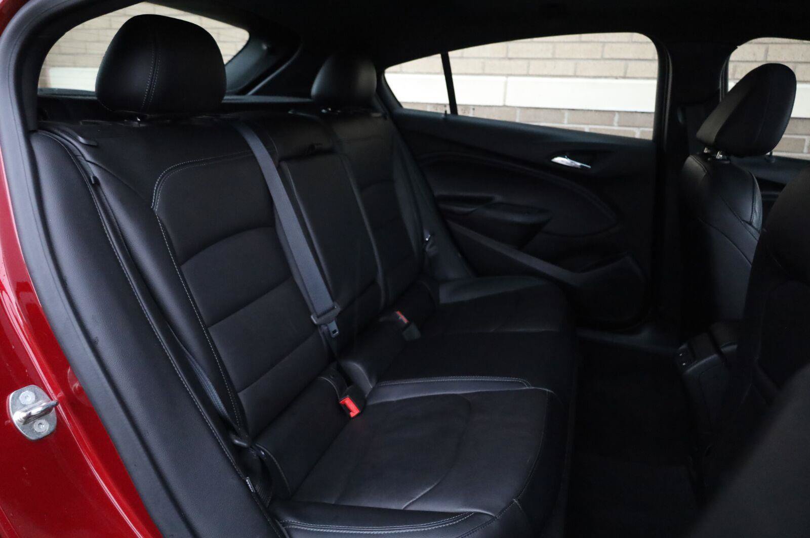 Used 2018 Chevrolet Cruze Premier FWD image 24