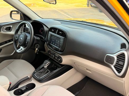 Used 2020 Kia Soul LX FWD image 22