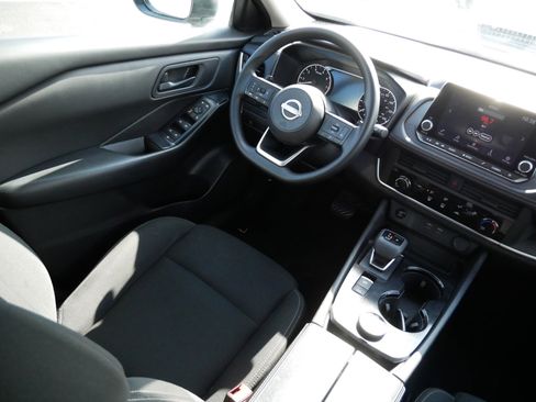 Used 2024 Nissan Rogue S AWD/4WD image 9