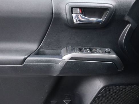 Used 2016 Toyota Tacoma TRD Sport AWD/4WD image 23