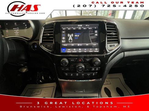 Used 2022 Jeep Grand Cherokee Laredo X image 15