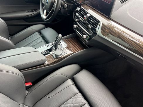 Certified 2022 BMW 530i w/ Convenience Package image 32