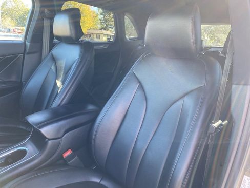 Used 2019 Lincoln MKC Premiere image 11