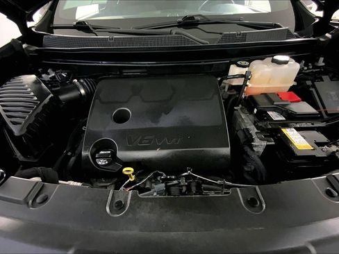 Used 2023 Chevrolet Traverse LT image 10