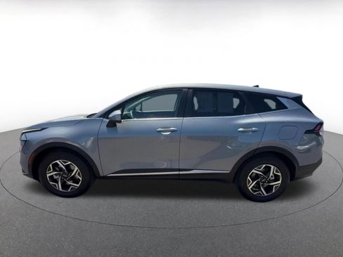 Used 2025 Kia Sportage LX FWD image 9