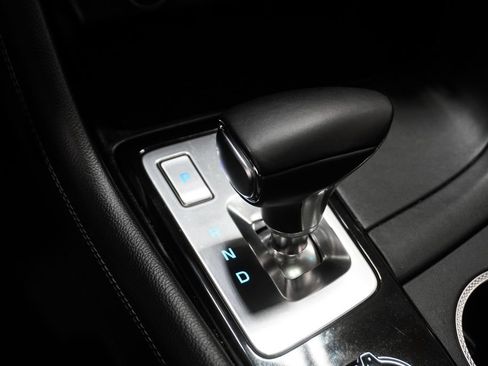 Used 2025 Genesis G70 2.5T image 24