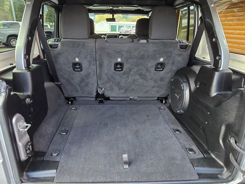 Used 2021 Jeep Wrangler Unlimited Sahara w/ Uconnect 4C Nav & Sound Group image 9