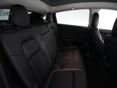 Used 2022 Tesla Model Y Long Range AWD/4WD image 5