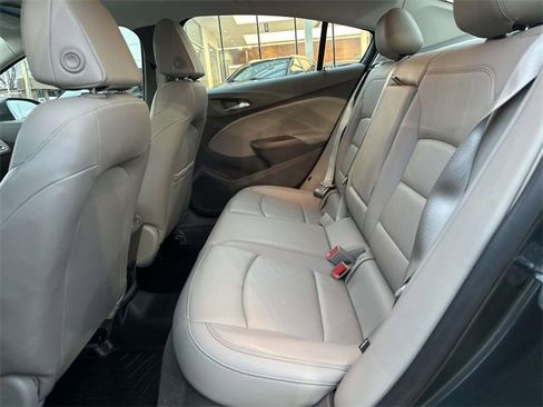 Used 2018 Chevrolet Cruze Premier image 26