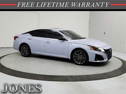 Used 2024 Nissan Altima 2.0 SR image 1