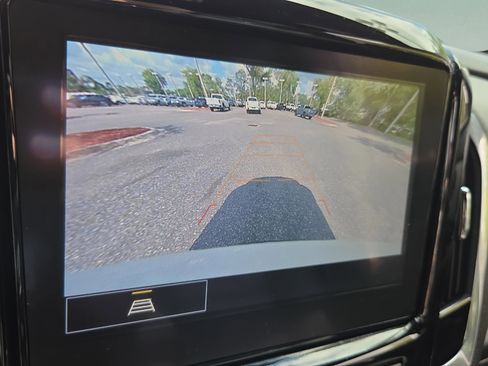 Used 2023 Chevrolet Traverse LT FWD image 19