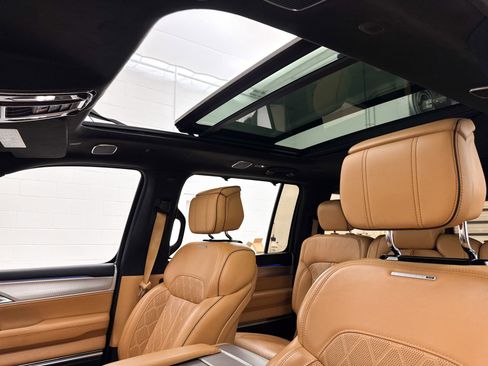 Used 2022 Jeep Grand Wagoneer Series III w/ Flexible Seating Group image 1