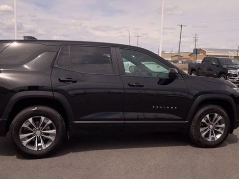 Used 2025 Chevrolet Equinox LT AWD/4WD image 2