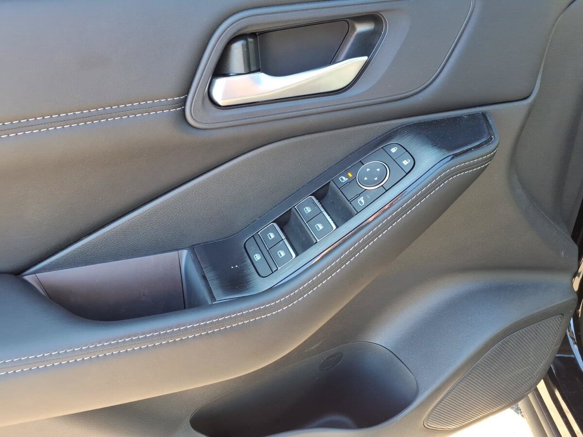 Used 2024 Nissan Rogue SL AWD/4WD image 25