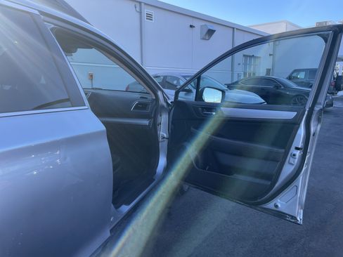 Used 2015 Subaru Outback 2.5i Premium image 8