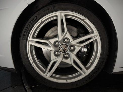 Used 2024 Chevrolet Corvette Stingray Premium Cpe w/ Z51 Performance Package RWD image 31
