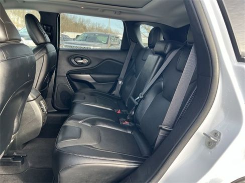 Used 2022 Jeep Cherokee Limited image 17