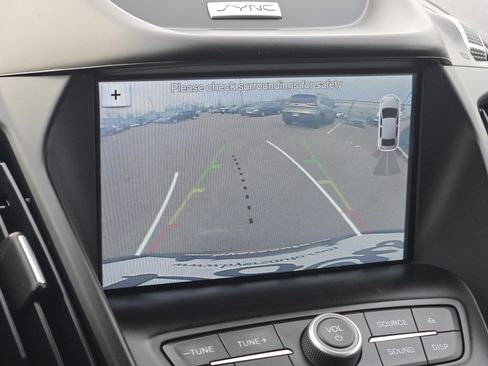 Used 2017 Ford Escape SE w/ Equipment Group 201A image 9