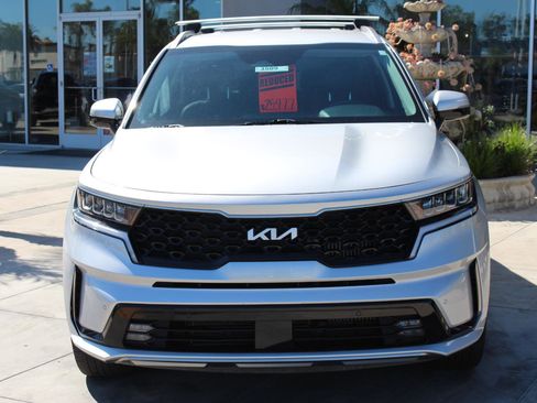 Certified 2023 Kia Sorento EX image 4