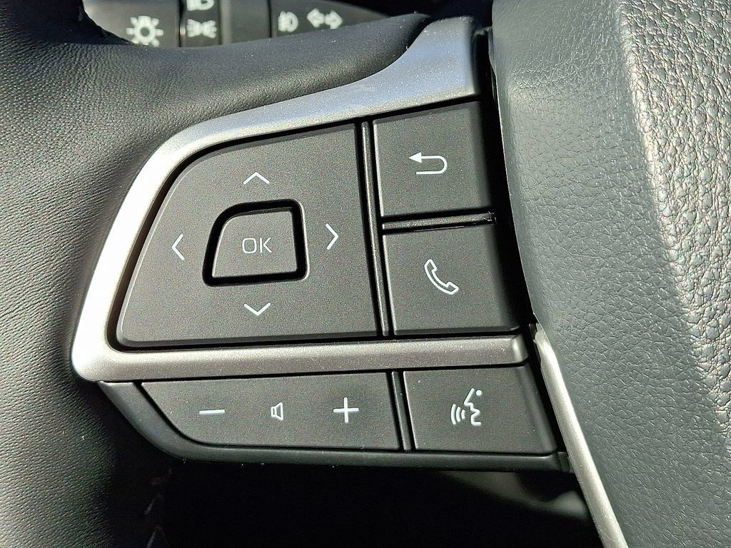Used 2025 Toyota Highlander Platinum AWD/4WD image 22
