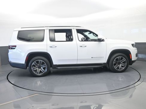 Used 2022 Jeep Wagoneer Series III RWD image 7