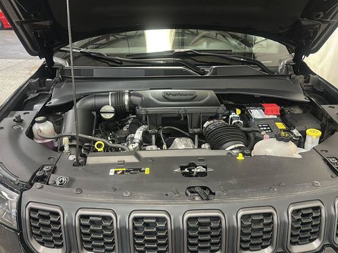 Certified 2025 Jeep Compass Trailhawk AWD/4WD image 13