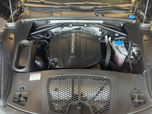 Used 2017 Porsche Macan AWD/4WD image 34