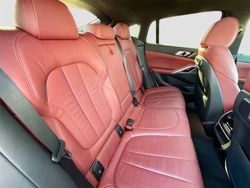 Used 2022 BMW X6 xDrive40i w/ M Sport Package image 27