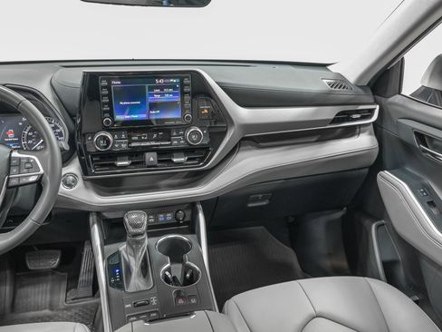 Used 2022 Toyota Highlander XLE image 30