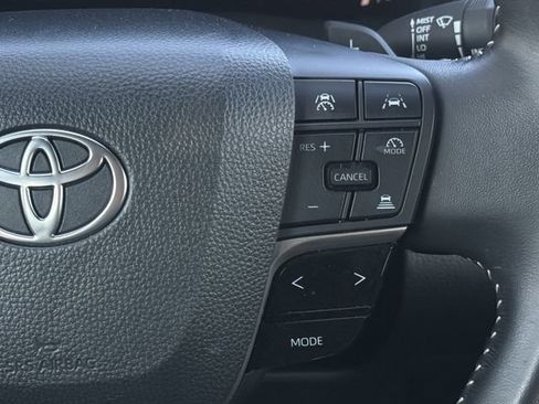 Used 2025 Toyota Camry SE FWD image 15