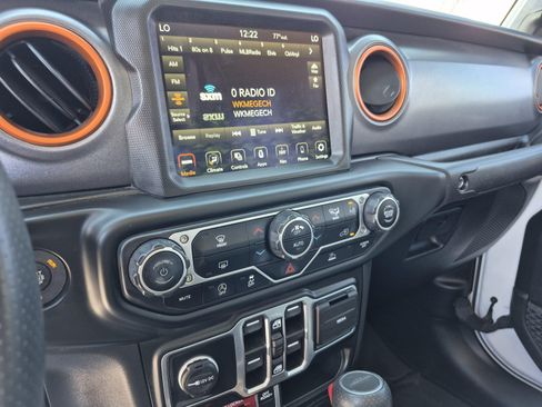 Used 2023 Jeep Gladiator Mojave AWD/4WD image 11