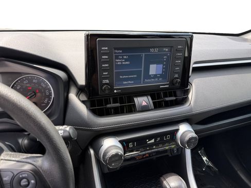 Used 2021 Toyota RAV4 XLE AWD/4WD image 12