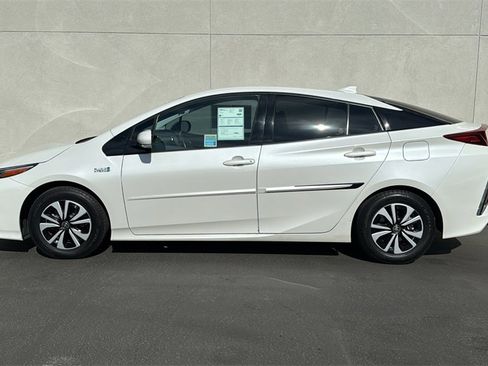 Used 2019 Toyota Prius Prime Premium image 5
