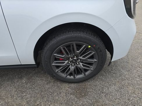 New 2025 Ford Expedition Max Platinum w/ Stealth Performance Package image 15