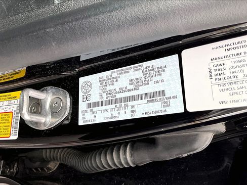 Used 2025 Ford Escape Platinum AWD/4WD image 5