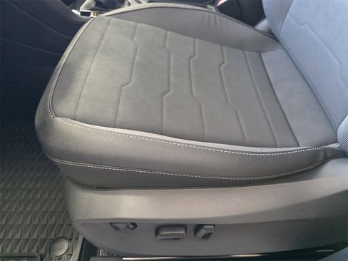 New 2025 Volkswagen Taos SE image 17