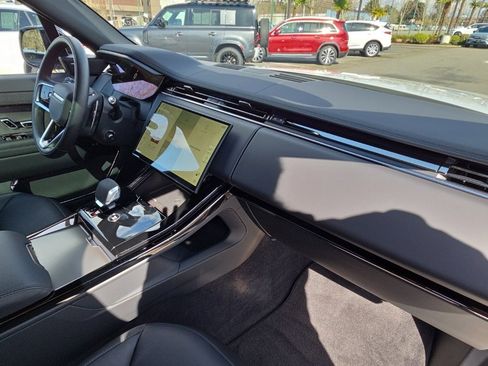 Used 2025 Land Rover Range Rover Sport SE image 20