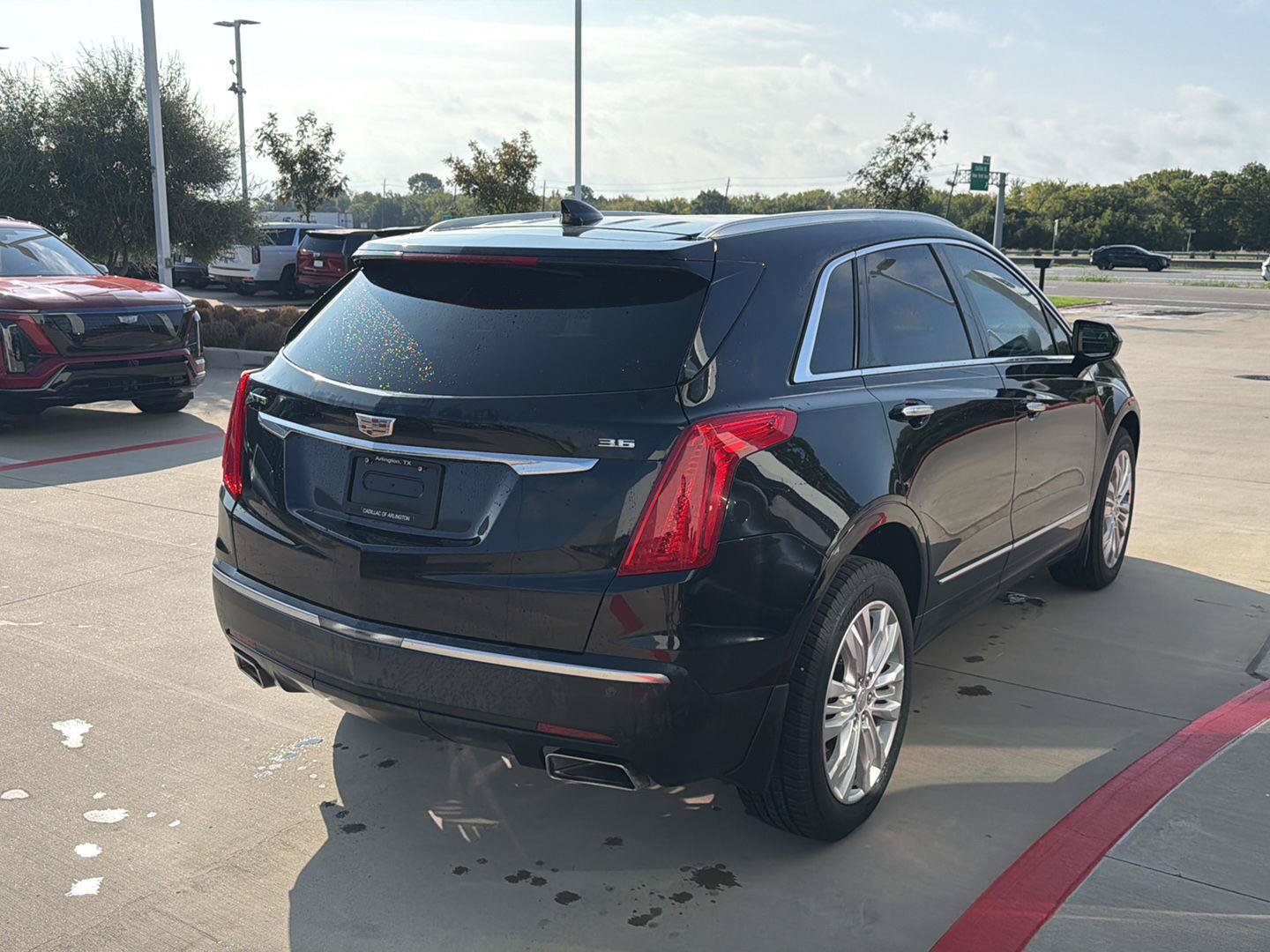 Used 2017 Cadillac XT5 Premium Luxury FWD image 4