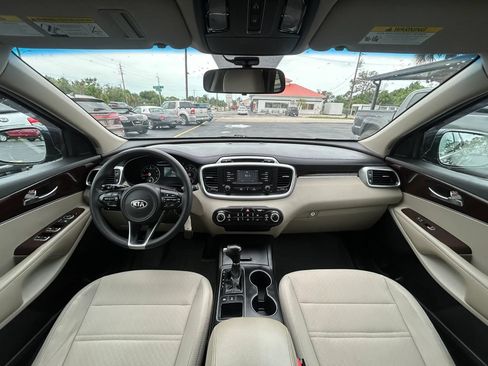 Used 2017 Kia Sorento AWD image 21