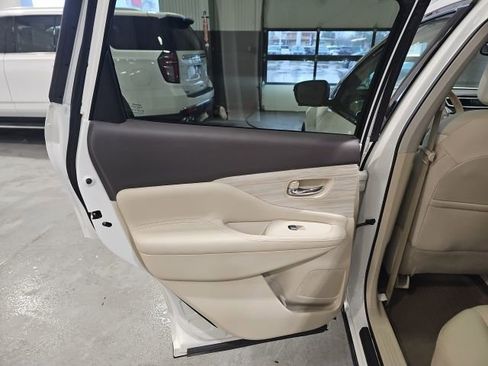Used 2018 Nissan Murano Platinum image 18