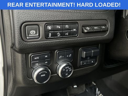 Used 2024 GMC Yukon Denali w/ Advanced Technology Package AWD/4WD image 15