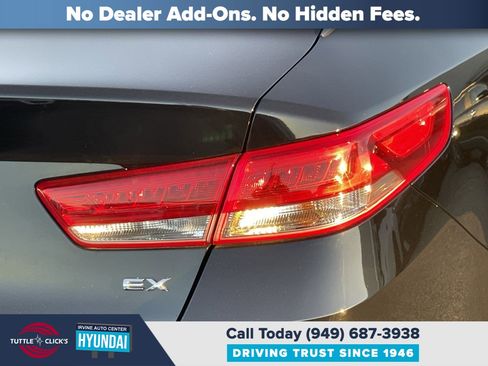 Used 2017 Kia Optima EX w/ Premium Package image 9