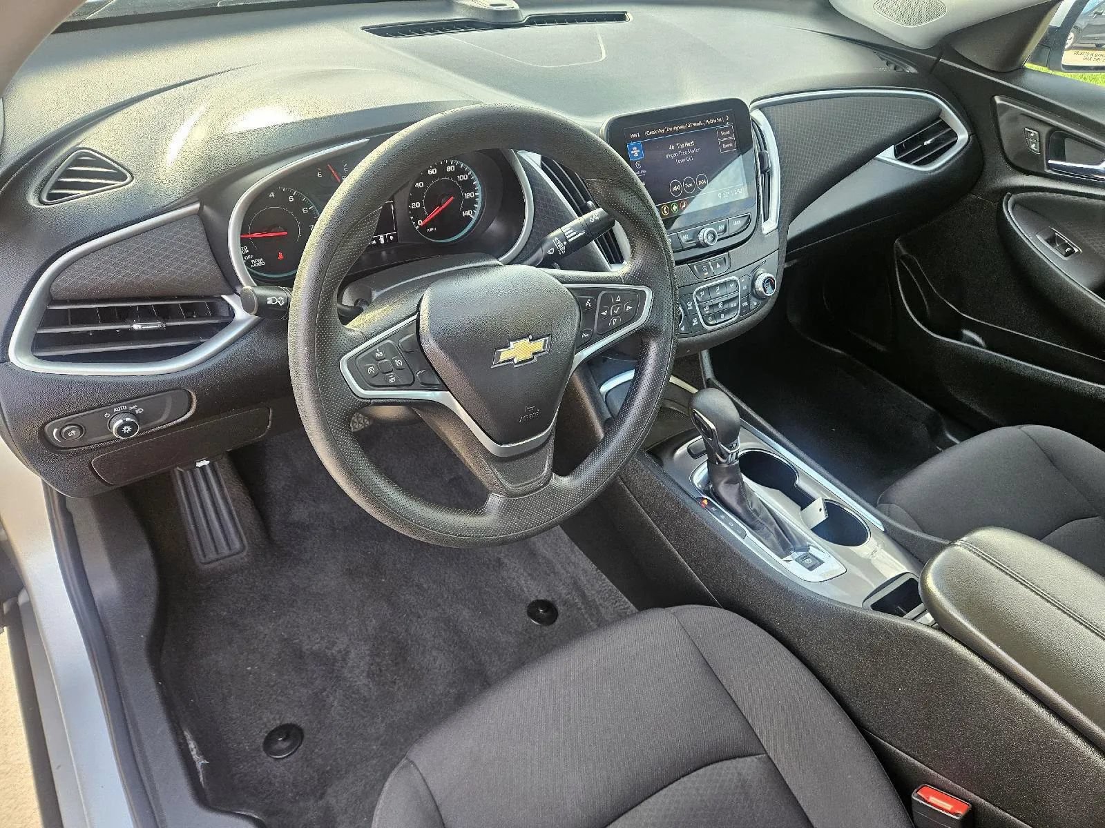 Used 2022 Chevrolet Malibu LT FWD image 11