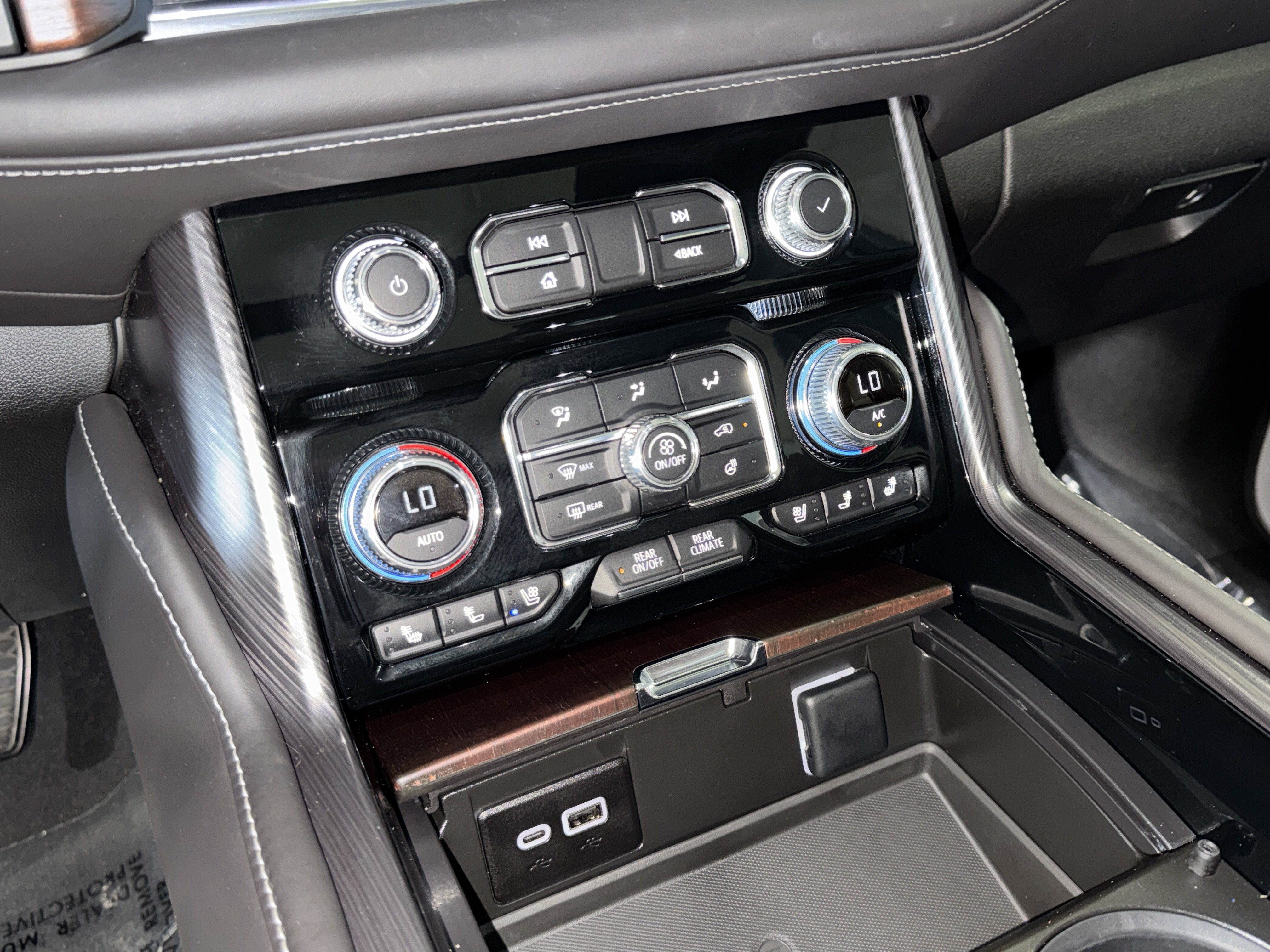 Used 2024 GMC Yukon Denali Ultimate AWD/4WD image 31