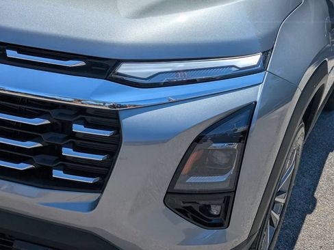 Used 2026 Chevrolet Equinox LT w/ Convenience Package II FWD image 9
