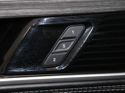 Used 2023 Jeep Wagoneer L Series II image 40