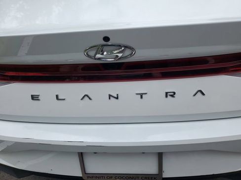 Used 2022 Hyundai Elantra SEL w/ Cargo Package FWD image 6